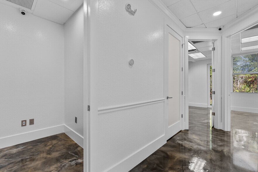 More Photos Of 13730 Cypress Terrace Cir, Fort Myers Medical For Sale