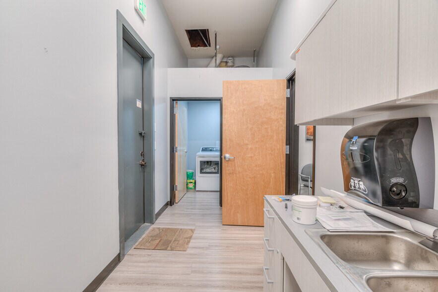 More Photos Of 64670 Strickler Ave, Bend Storefront For Sale