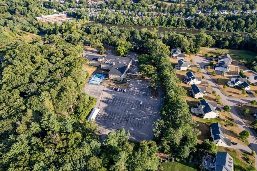 More Photos Of 141 Mansion Dr, Walpole Office For Sale