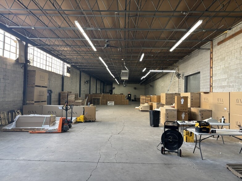 More Photos Of 216-218 Sherwood Ave, Farmingdale Warehouse For Lease