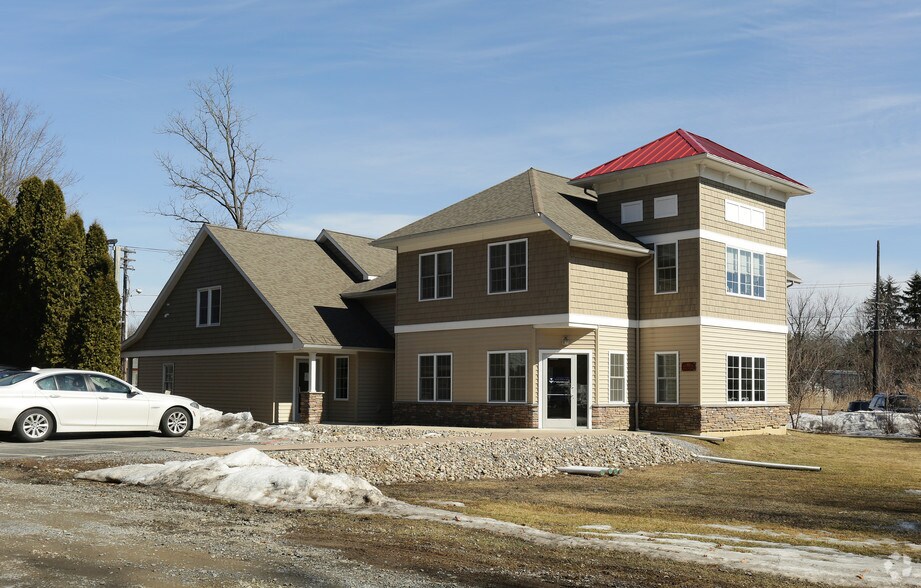 Primary Photo Of 10 Main St, Ballston Lake Office For Lease