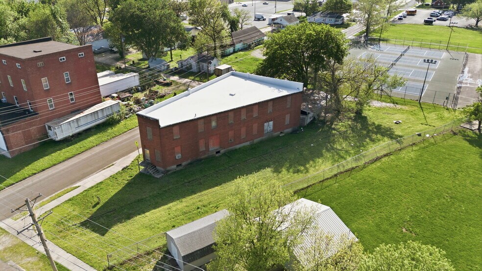 More Photos Of 512 Monroe st, Iola Loft Creative Space For Sale