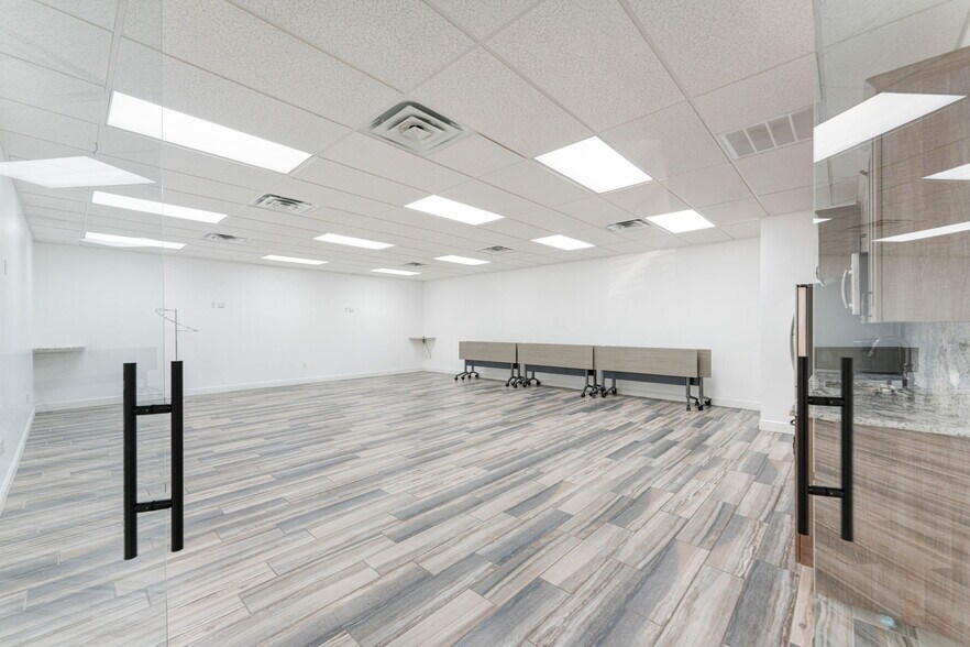 More Photos Of 3911 Golf Park Loop, Bradenton Office For Lease