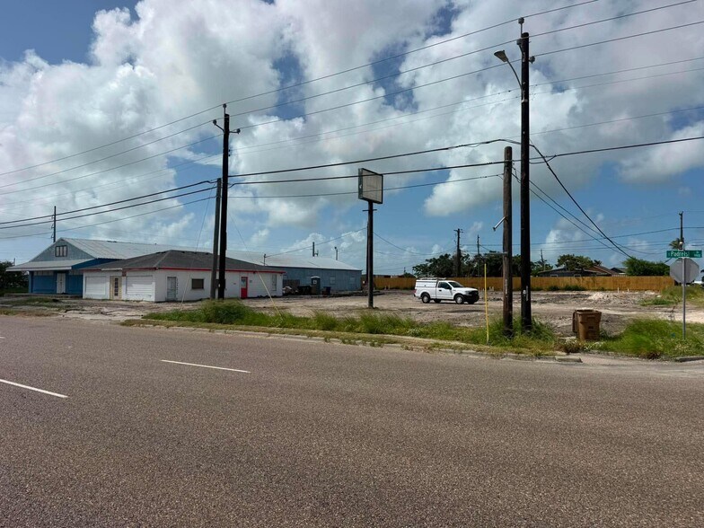 More Photos Of 9906 S Padre Island Dr, Corpus Christi Freestanding For Lease