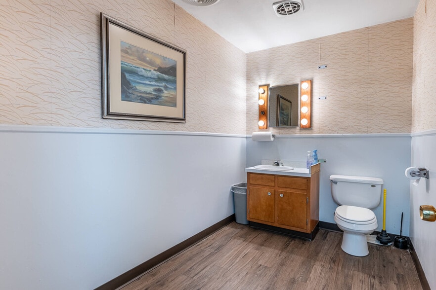 More Photos Of 3946 Indian Ripple Rd, Dayton Warehouse For Lease