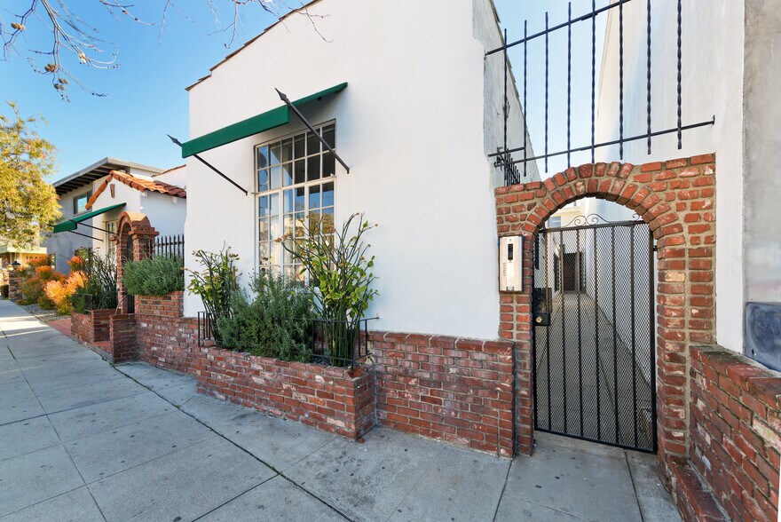 More Photos Of 1020 Pico Blvd, Santa Monica Storefront Retail Office For Lease