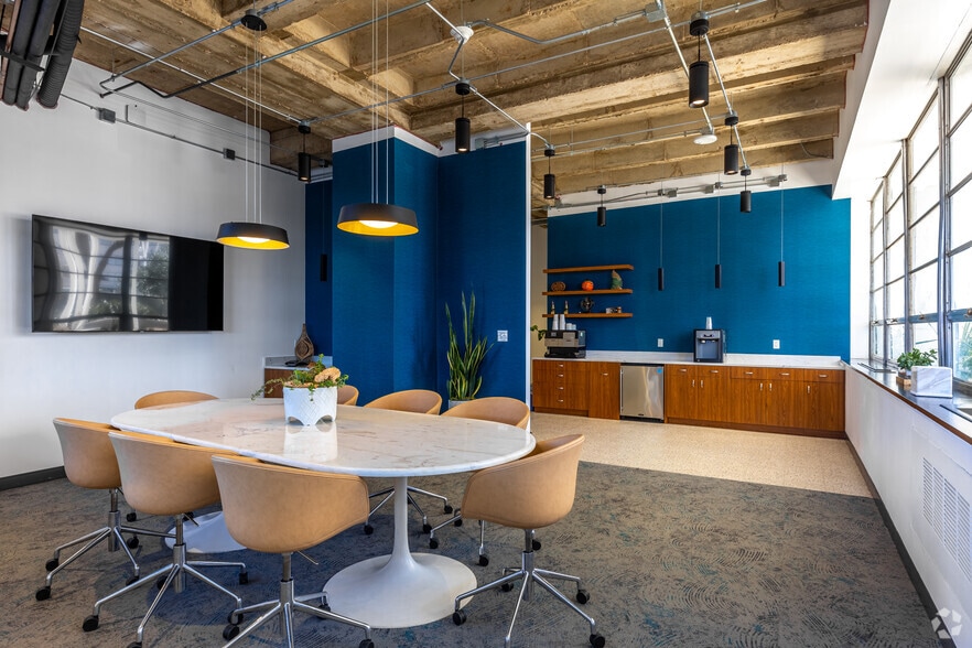 More Photos Of 6688 N Central Expy, Dallas Unknown For Lease