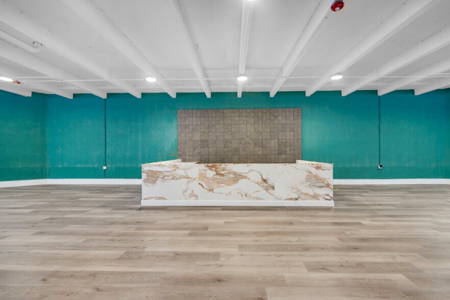 More Photos Of 9855 S Dixie Hwy, Pinecrest Freestanding For Lease