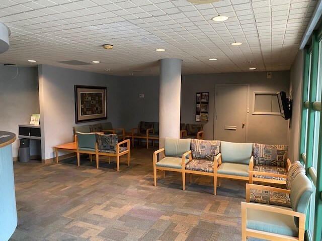 More Photos Of 7020-7022 W North Ave, Chicago Medical For Lease