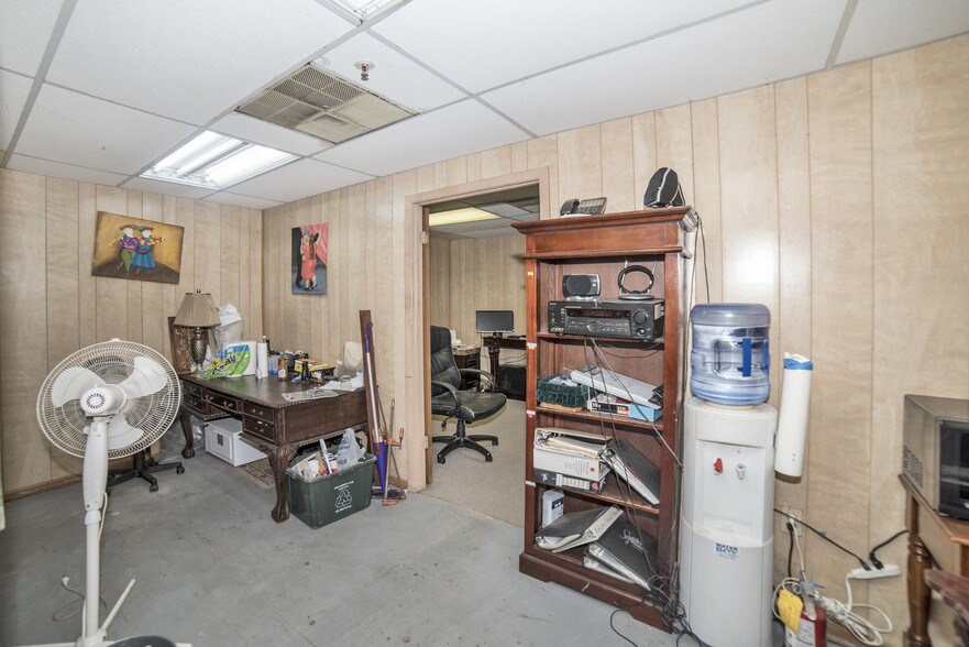More Photos Of 4214 W Virginia Ave, Tampa Warehouse For Lease