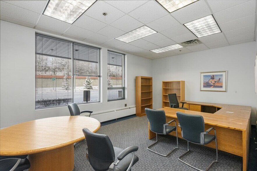 More Photos Of 7001 Jewel Lake Rd, Anchorage Office For Sale