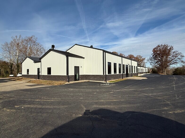 More Photos Of 4430 W Jonathan Moore Pike, Columbus Office Residential For Lease