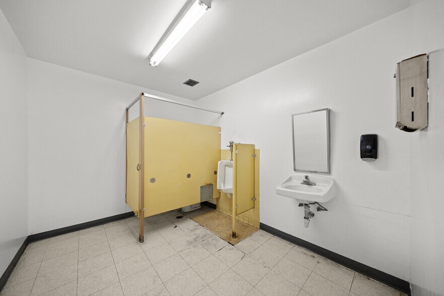More Photos Of 9200 Lower Azusa Rd, Rosemead Warehouse For Sale