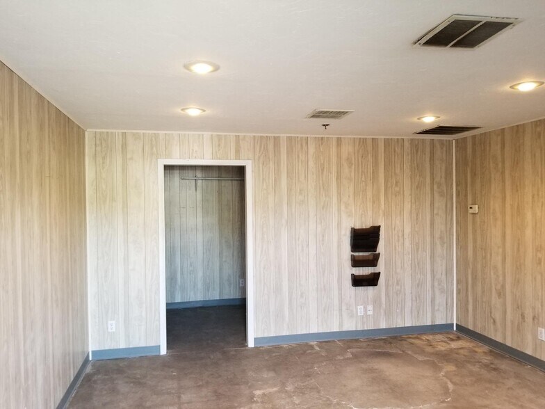 More Photos Of 6973 Highway Ave, Jacksonville Warehouse For Sale