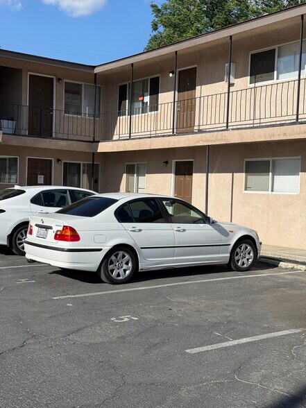 More Photos Of 1700 Lincoln St, Bakersfield Apartments For Sale