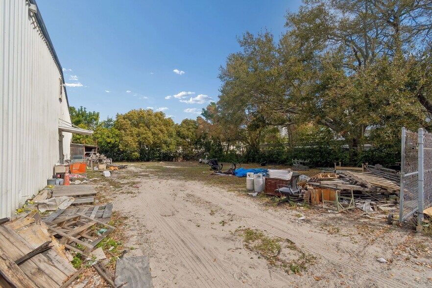 More Photos Of 1277 S Highland Ave, Clearwater Freestanding For Lease