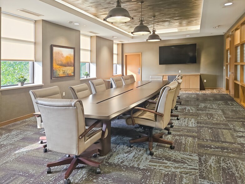 Primary Photo Of 3402 Oakwood Mall Dr, Eau Claire Coworking Space