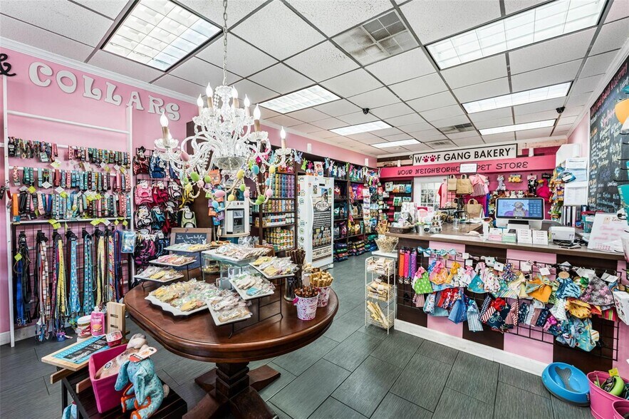 More Photos Of 18-20 E Plant St, Winter Garden General Retail For Sale