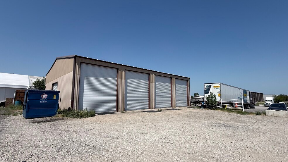 More Photos Of 14540 Day Rd, Roanoke Truck Terminal For Lease