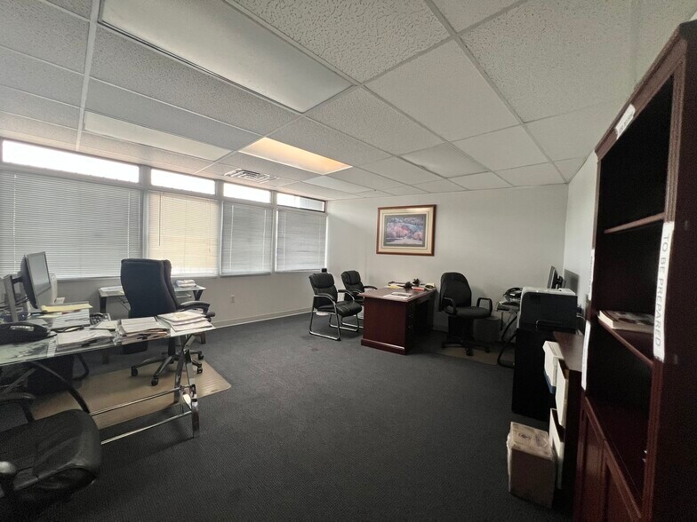 More Photos Of 506 E Camelback Rd, Phoenix Office For Sale