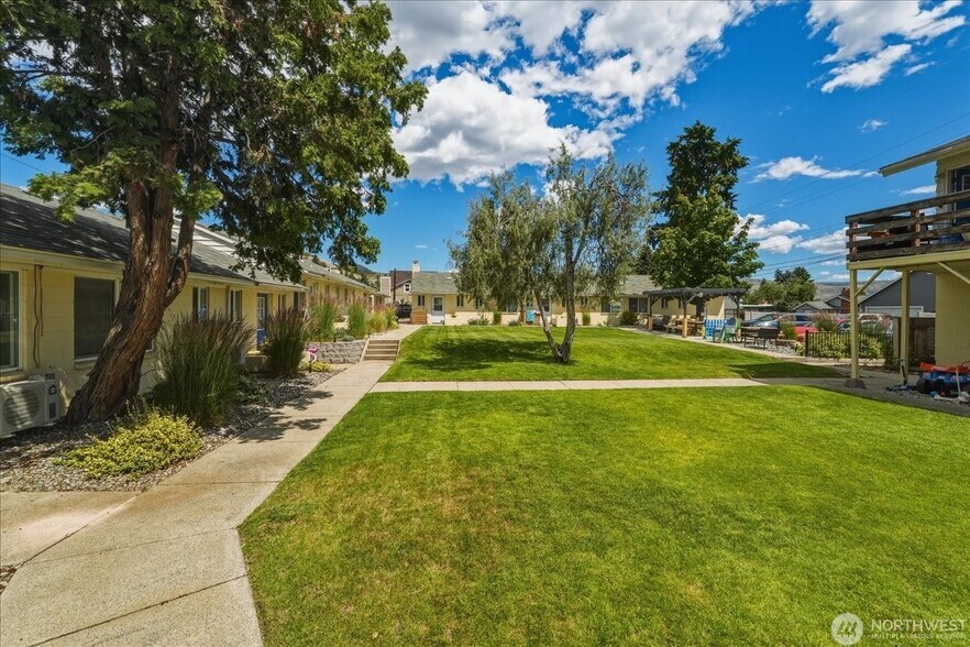 More Photos Of 315 W Gibson AVE, Chelan Apartments For Sale