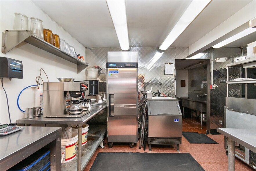 More Photos Of 39226 N Shore Dr, Fawnskin Restaurant For Sale