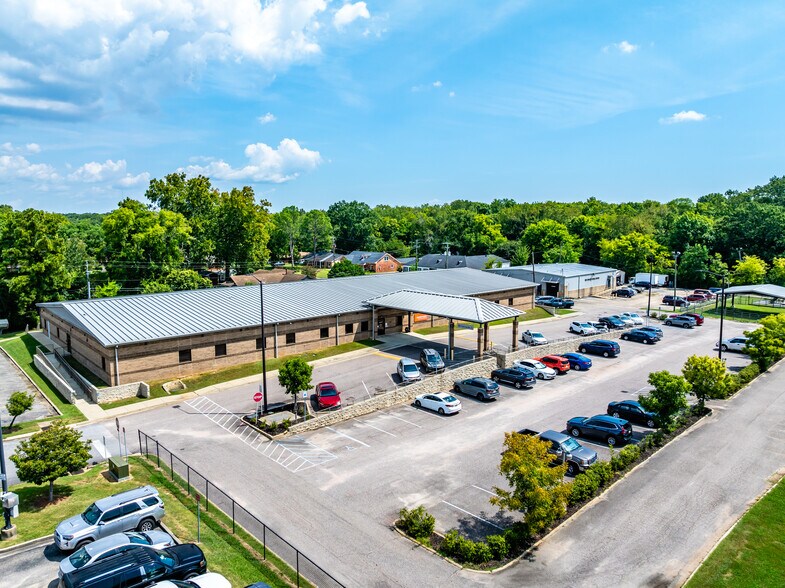 More Photos Of 2185 Normandie Dr, Montgomery Office For Lease