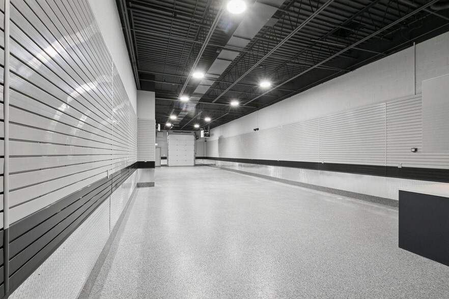 More Photos Of 2721 Markham Rd, Toronto Showroom For Sale
