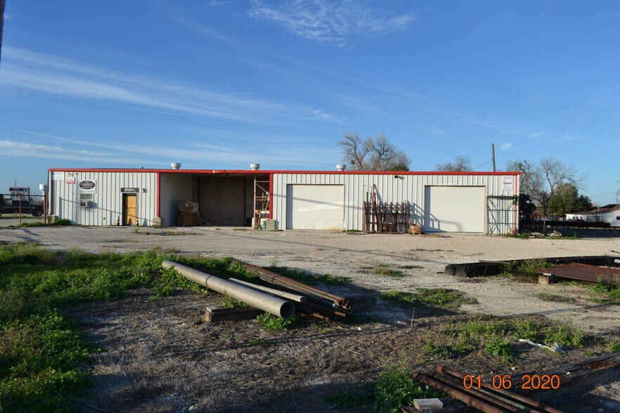 1225 S Highway 181, Karnes City, TX 78118 Warehouse For Sale