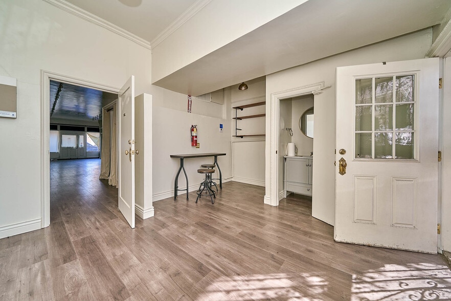 More Photos Of 355-359 Robertson Blvd, Beverly Hills Storefront Retail Office For Lease