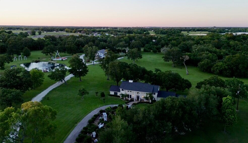 More Photos Of 601 N Shipp St, Madisonville Specialty For Sale