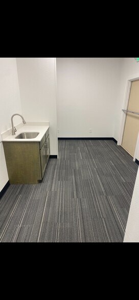More Photos Of 5602 S Hwy 97, Sand Springs Office For Lease
