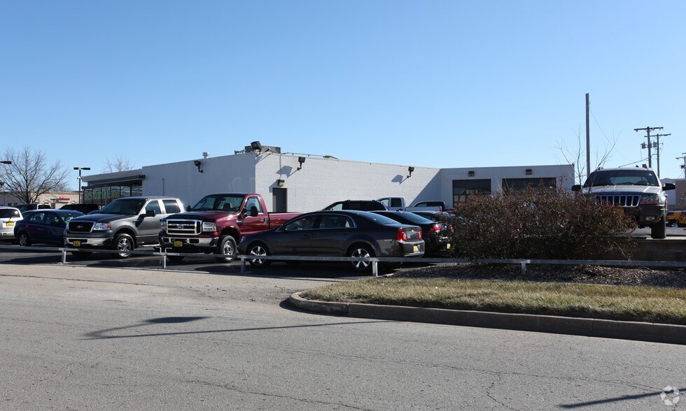 More Photos Of 2520 Burlington St, North Kansas City Auto Repair For Sale