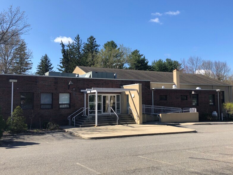 More Photos Of 2966 Crompond Rd, Yorktown Heights Schools For Lease