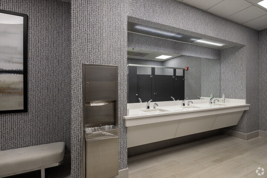 More Photos Of 695 Mansell Rd, Roswell Unknown For Lease