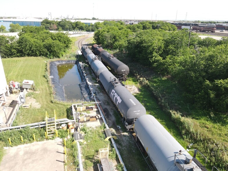 More Photos Of 2131 Terminal rd, Fort Worth Industrial For Lease