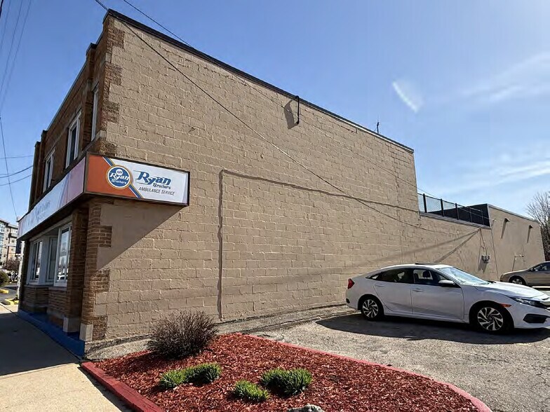 More Photos Of 922 S Park St, Madison Flex For Sale