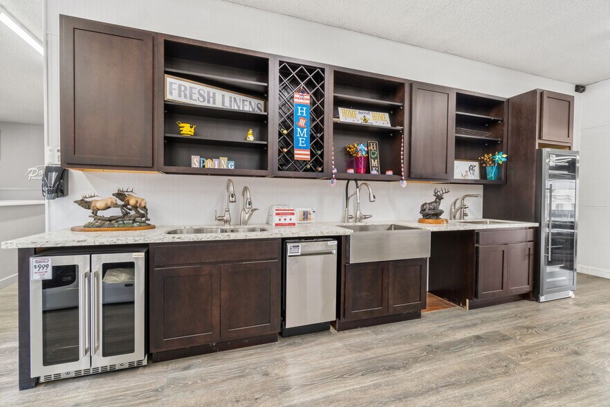 More Photos Of 341 Harris St, Eureka Storefront For Sale