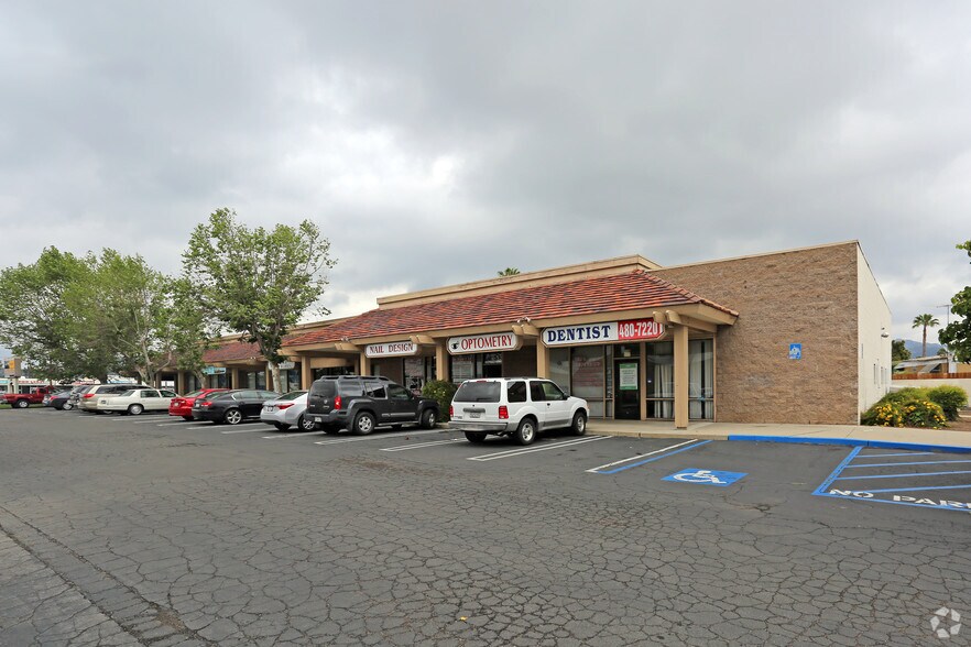 More Photos Of 1707-1711 E Valley Pky, Escondido General Retail For Lease