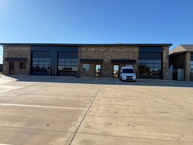 More Photos Of 7804 NW 94th St, Oklahoma City Warehouse For Lease