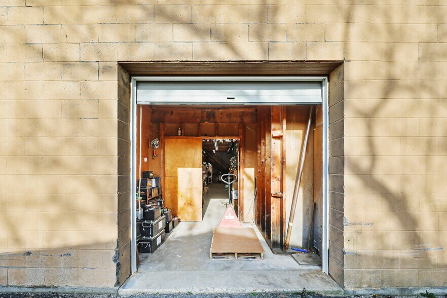 More Photos Of 1260 East St, Pittsfield Freestanding For Sale