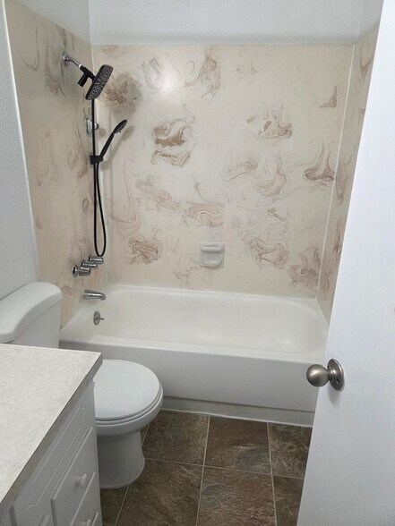 More Photos Of 211 SE Uglow St, Dallas Apartments For Sale