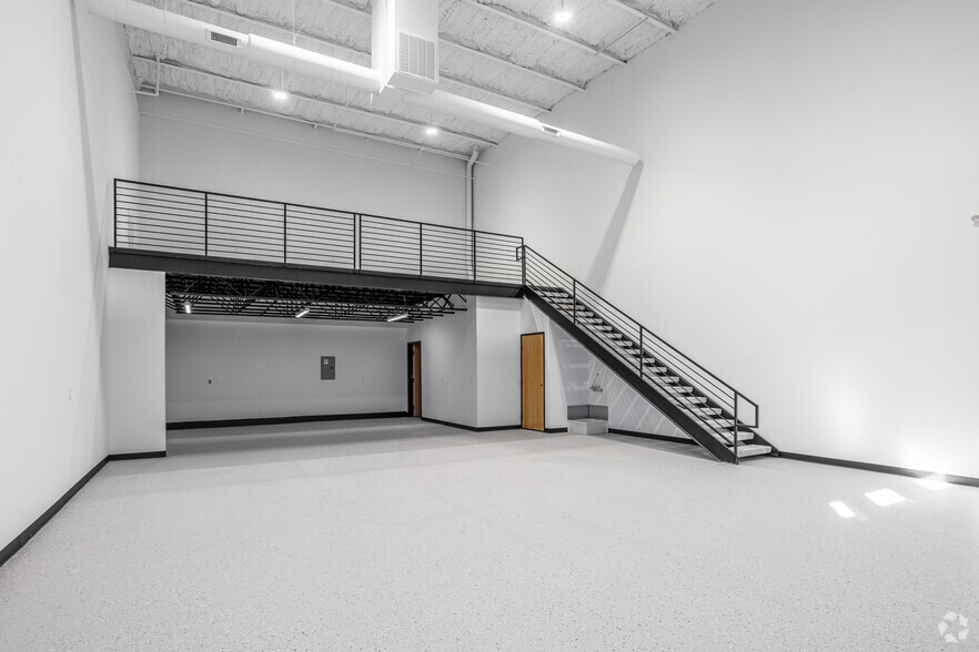 More Photos Of 7700 Broadway Ext, Oklahoma City Light Distribution For Sale