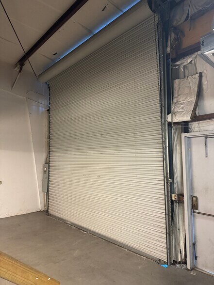 More Photos Of 3663 Arnold Ave, Naples Light Manufacturing For Lease