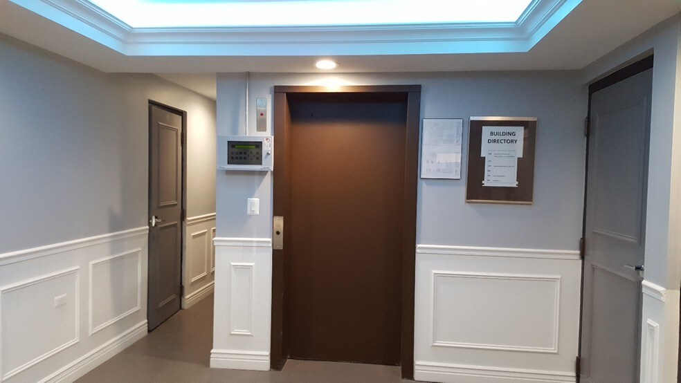 More Photos Of 257 N West Ave, Elmhurst Loft Creative Space For Lease