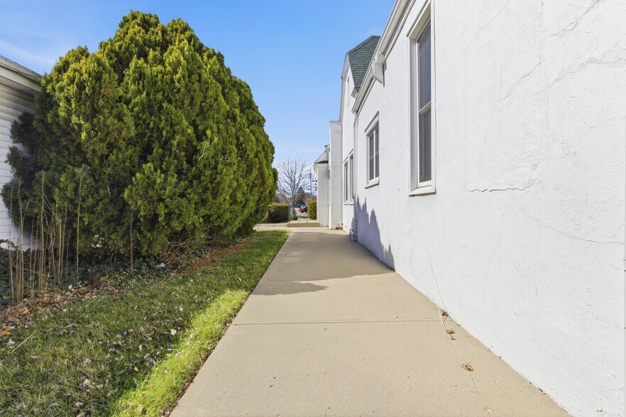 More Photos Of 1910 Virginia Ave, Connersville Healthcare For Sale