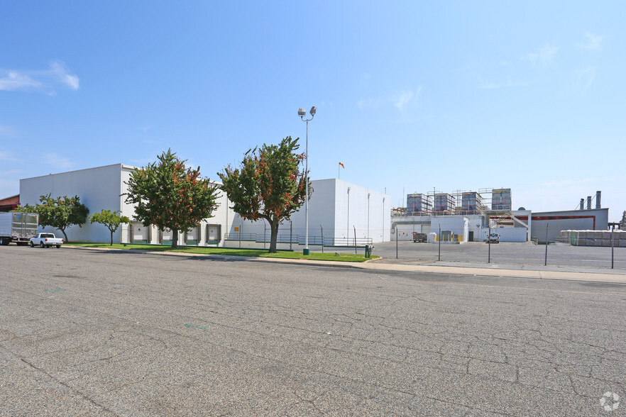 Primary Photo Of 1467 Dinuba Ave, Reedley Refrigeration Cold Storage For Sale