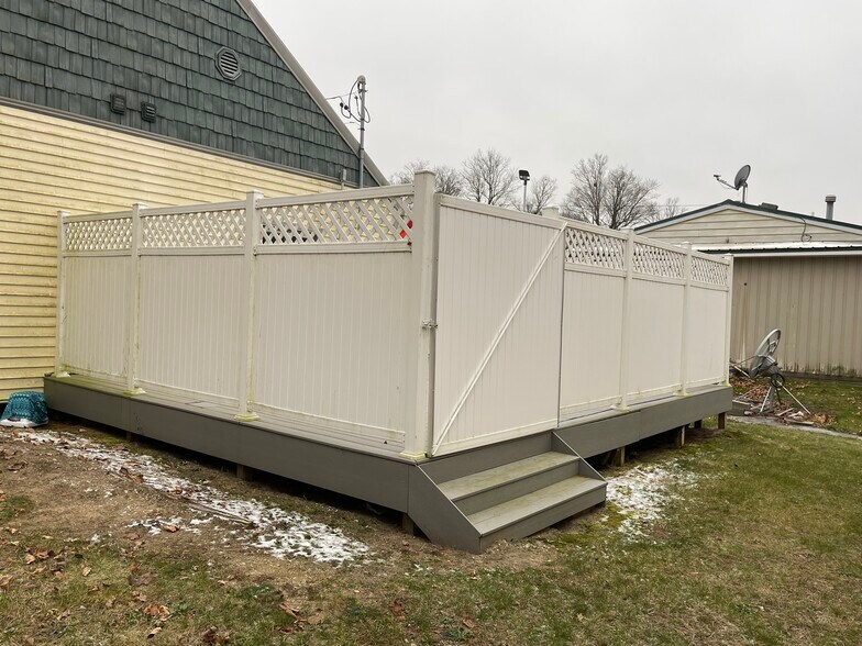 More Photos Of 210 Lake St, Crystal Freestanding For Sale