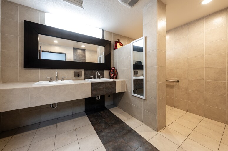 More Photos Of 7901 Vickers St, San Diego Medical For Lease