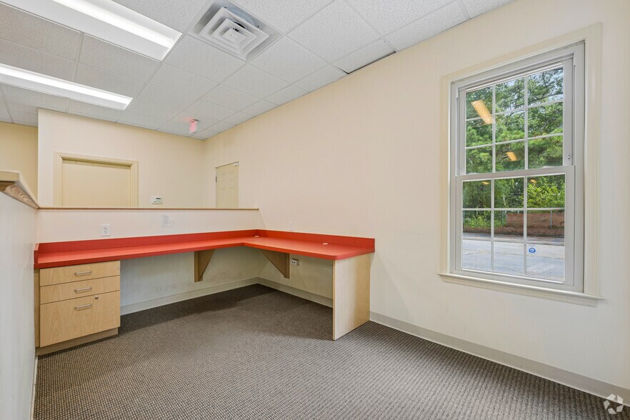 More Photos Of 3690 N Peachtree Rd, Atlanta Loft Creative Space For Lease